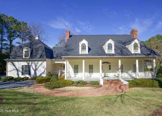 Property at 12 Lochdon Ct, Pinehurst, NC 28374, 3 beds, 3.5 baths