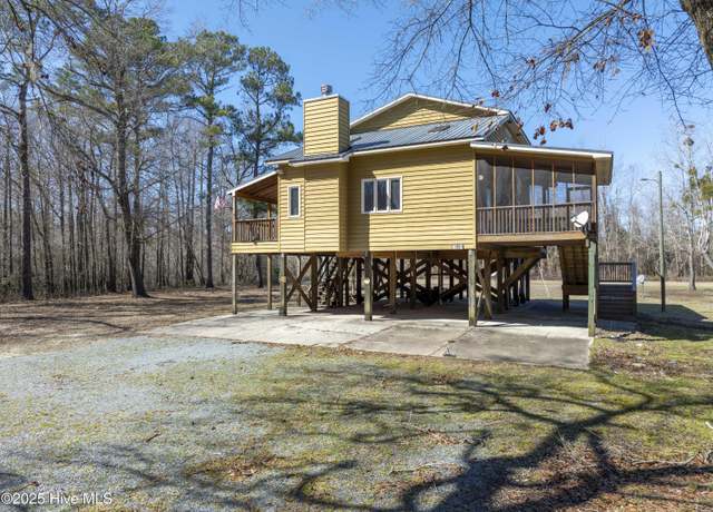 Property at 106 River Bend Dr, Burgaw, NC 28425, 3 beds, 2 baths