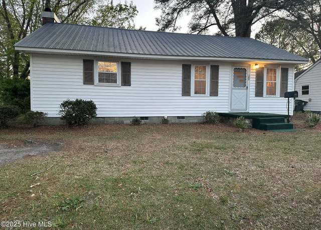 Property at 105 Fairview St, Williamston, NC 27892, 3 beds, 2 baths