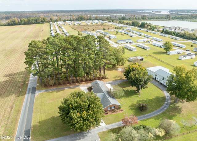 Property at 450 Gracie Farms Rd, New Bern, NC 28560, 3 beds, 3 baths