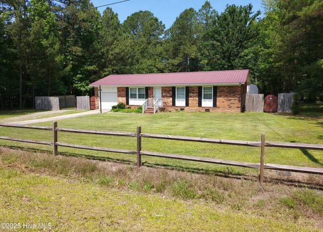 Property at 844 Montrose Rd, Raeford, NC 28376, 3 beds, 2 baths