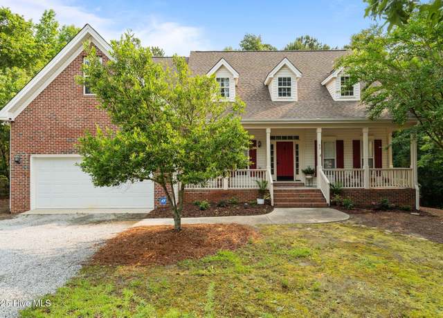 Property at 90 Sugar Pine Dr, Pinehurst, NC 28374, 3 beds, 2.5 baths