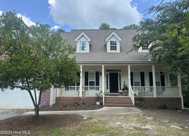 Property at 90 Sugar Pine Dr, Pinehurst, NC 28374, 3 beds, 2.5 baths