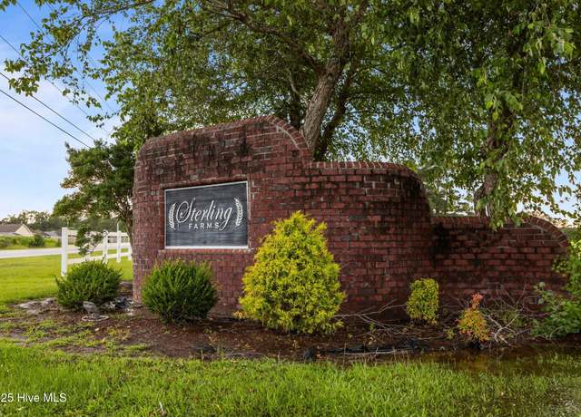 Property at 504 Pearl Valley Ct, Jacksonville, NC 28546, 4 beds, 3 baths