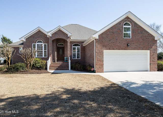 Property at 806 Brown Pelican Ct, Hampstead, NC 28443, 4 beds, 3 baths