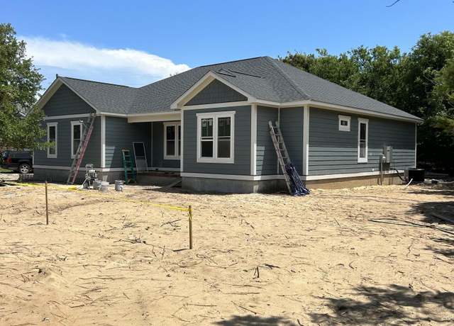 Property at 305 Pine Knoll Cir, Pine Knoll Shores, NC 28512, 4 beds, 2.5 baths