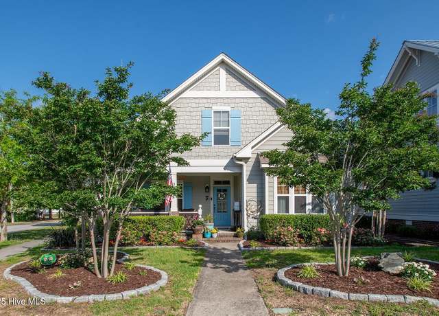 Property at 301 Hedrick St, Beaufort, NC 28516, 3 beds, 2.5 baths