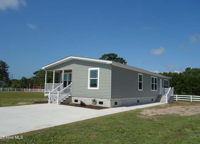 Property at 880 Yaupon Dr SW, Calabash, NC 28467, 3 beds, 2 baths