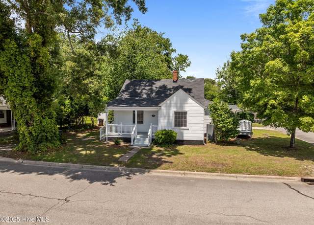 Property at 306 Oak Dr, Tarboro, NC 27886, 4 beds, 2 baths