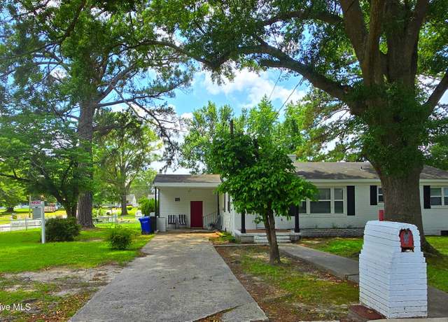 Property at 307 Clairmont Cir, Greenville, NC 27834, 4 beds, 1 bath
