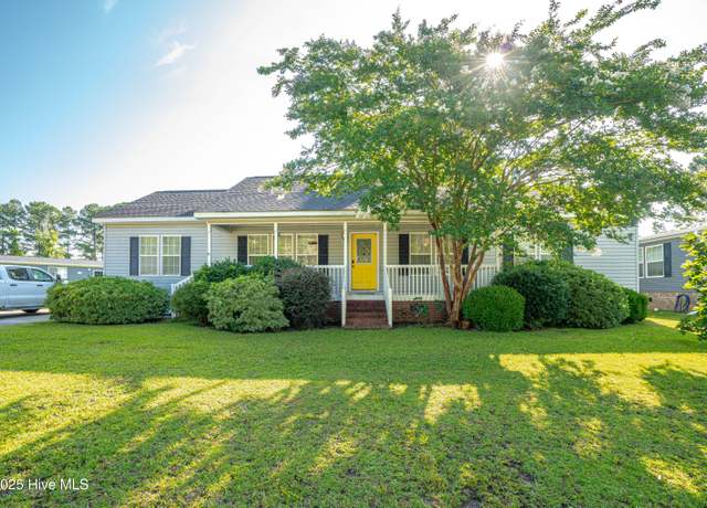 Property at 815 Watson Ave, Calabash, NC 28467, 3 beds, 2 baths