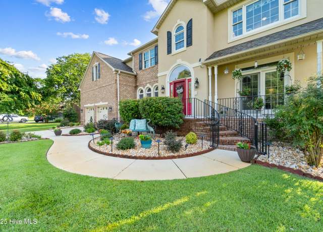 Property at 5804 Gondolier Dr, New Bern, NC 28560, 4 beds, 2.5 baths