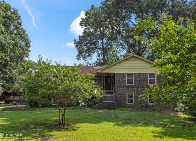 Property at 107 Cherrywood Dr, Greenville, NC 27858, 3 beds, 2 baths