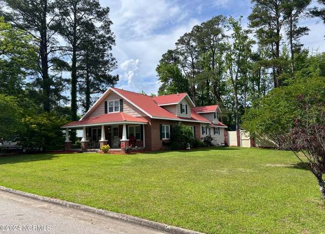 Property at 209 E Wyche St, Whiteville, NC 28472, 4 beds, 3.5 baths