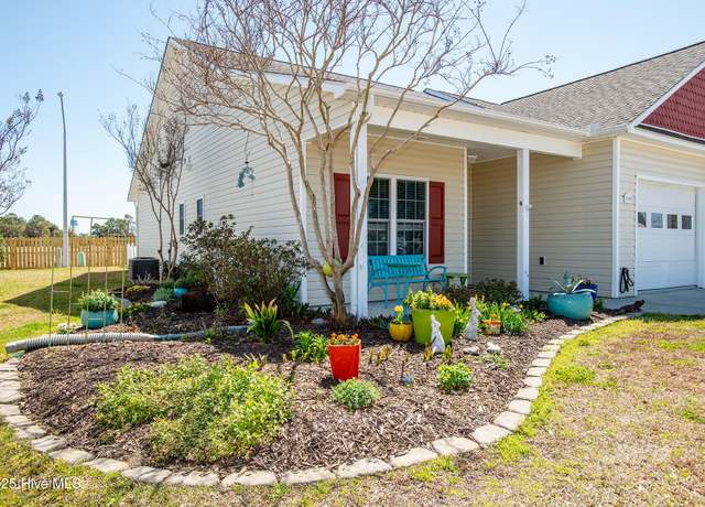 Property at 116 Palmetto Place Cir, Beaufort, NC 28516, 2 beds, 2 baths