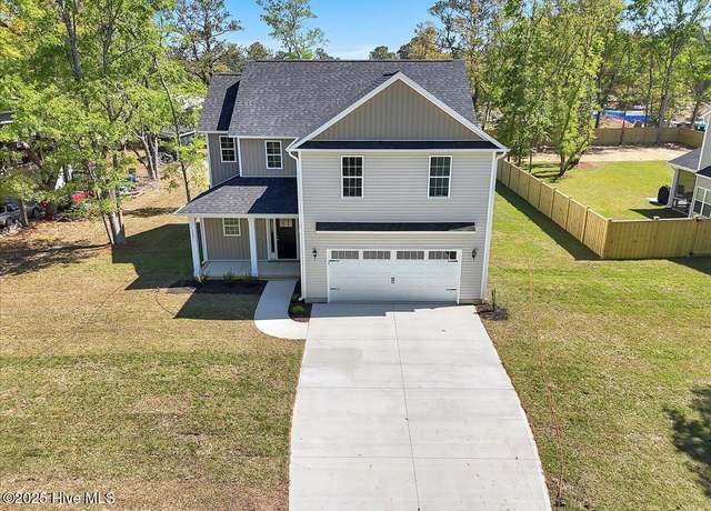 Property at 207 Cole Dr, Hampstead, NC 28443, 4 beds, 2.5 baths