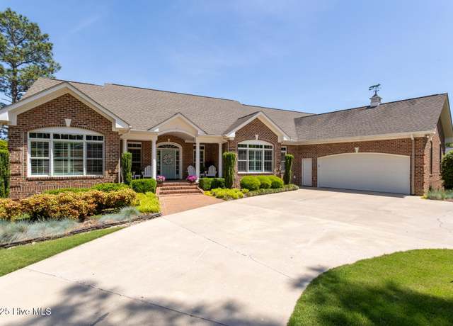 Property at 118 Dennis Cir, West End, NC 27376, 4 beds, 3.5 baths