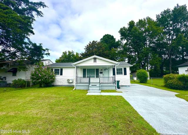 Property at 4462 W West Hines St, Farmville, NC 27828, 3 beds, 2 baths