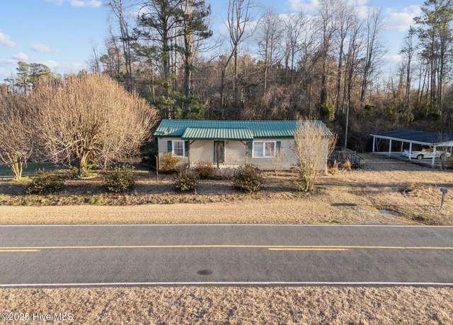 Property at 318 Locks No 1 Rd, Riegelwood, NC 28456, 3 beds, 2 baths