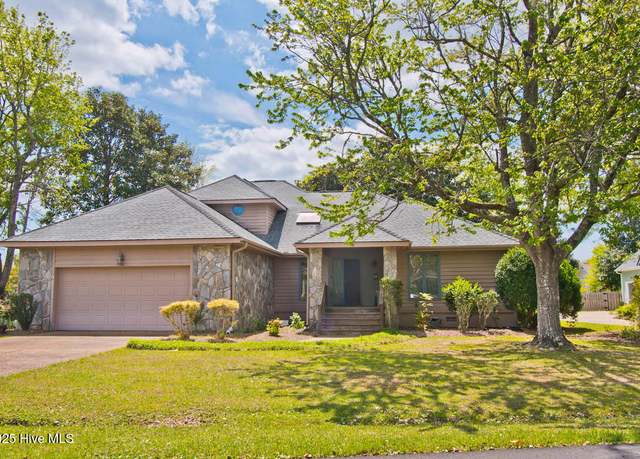 Property at 124 Pine Bluff Dr, Morehead City, NC 28557, 3 beds, 2.5 baths