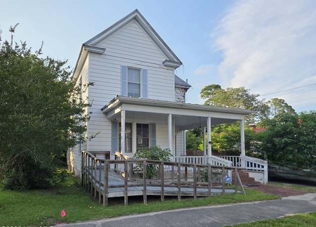 Property at 512 Blades Ave, New Bern, NC 28560, 2 beds, 2 baths