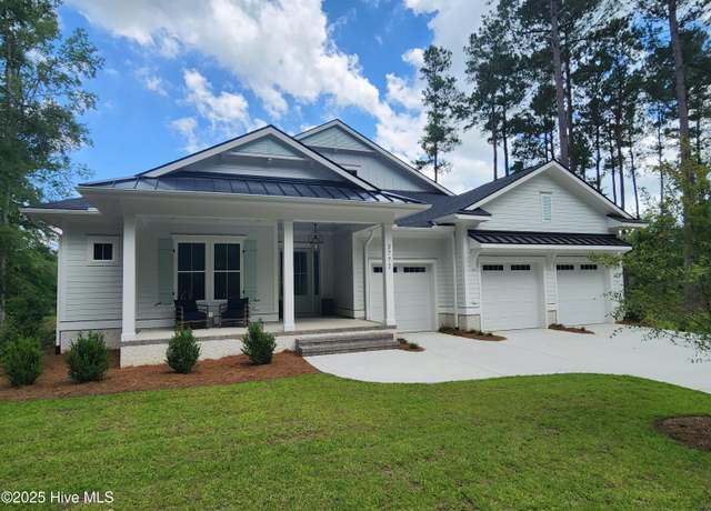 Property at 3772 Barnesmore Dr, Castle Hayne, NC 28429, 4 beds, 3.5 baths