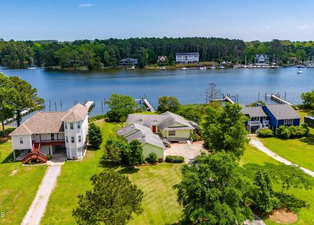 Property at 9203 Hornigold Ave, Oriental, NC 28571, 2 beds, 2.5 baths