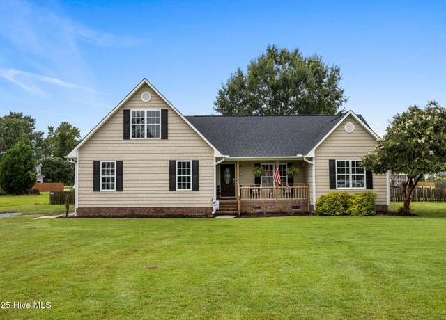 Property at 313 Oakmont Dr, Hampstead, NC 28443, 3 beds, 2 baths