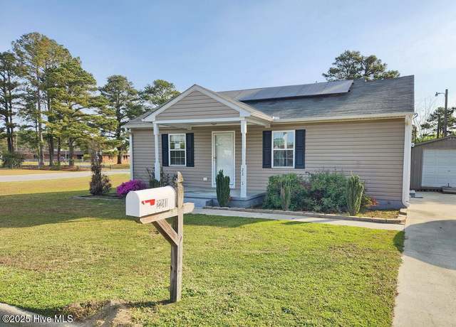 Property at 2241 Oak Dr, Tarboro, NC 27886, 2 beds, 1 bath