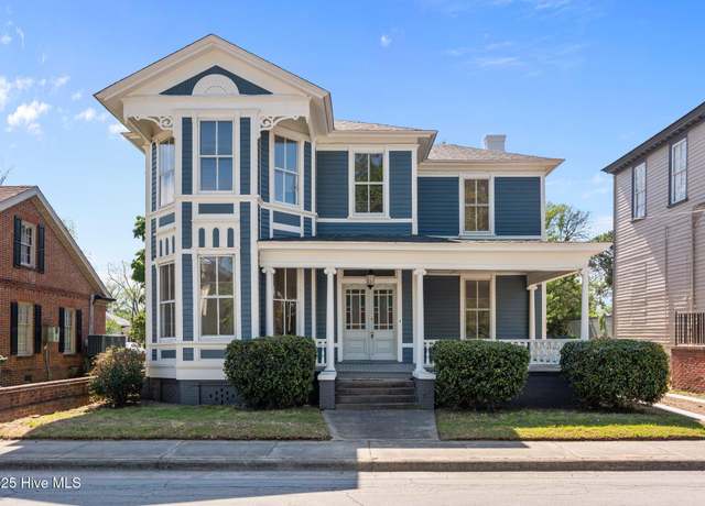 Property at 325 N Market St, Washington, NC 27889, 4 beds, 2 baths