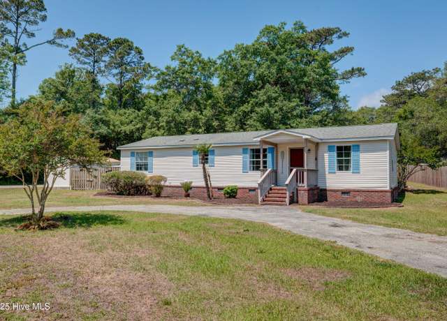 Property at 201 Susans Dr, Hampstead, NC 28443, 3 beds, 2 baths