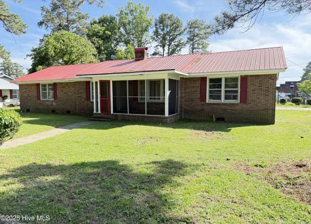 Property at 1207 Harrington St, Washington, NC 27889, 5 beds, 2.5 baths