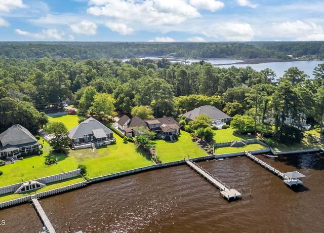 Property at 138 White Oak Bluff Rd, Stella, NC 28582, 3 beds, 3.5 baths