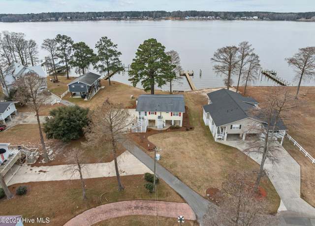 Property at 22 Oak Point Rd, Chocowinity, NC 27817, 2 beds, 2 baths