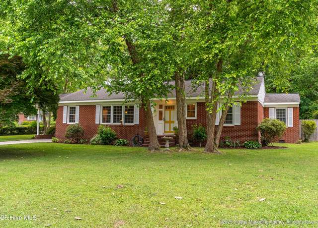 Property at 1302 E Wright Rd, Greenville, NC 27858, 3 beds, 2.5 baths