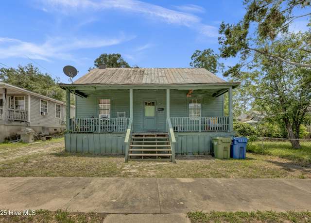 Property at 208 Meares St, Wilmington, NC 28401, 2 beds, 1 bath