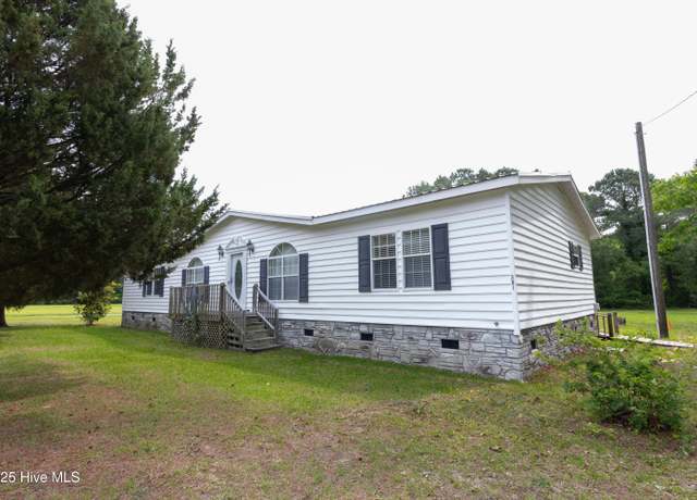 Property at 381 Winery Rd, Sneads Ferry, NC 28460, 3 beds, 2 baths