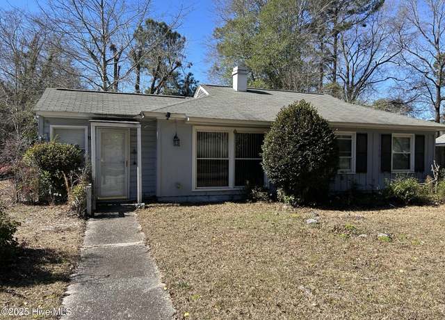 Property at 1117 S Pine St, Laurinburg, NC 28352, 2 beds, 1 bath