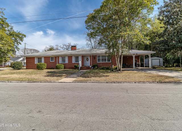 Property at 100 S Pineview Ave, Goldsboro, NC 27530, 3 beds, 2.5 baths