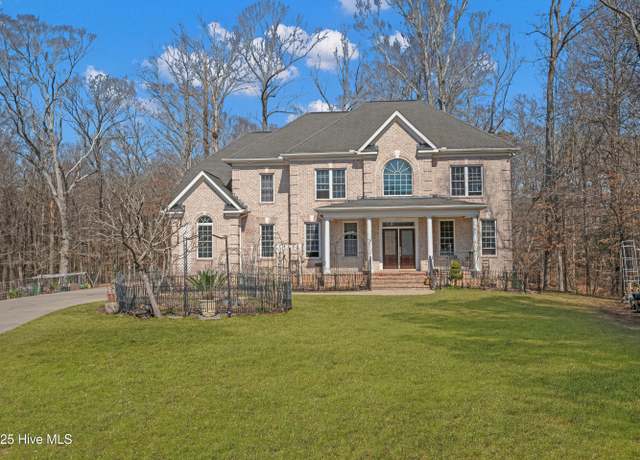 Property at 137 Castle Ct, Washington, NC 27889, 5 beds, 4.5 baths