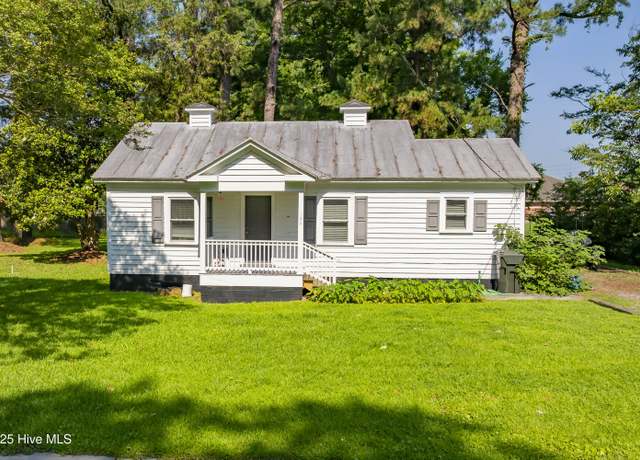 Property at 104 S Third St, Bayboro, NC 28515, 2 beds, 1 bath