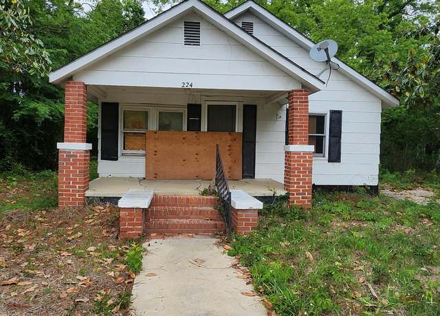 Property at 224 W Walter St, Whiteville, NC 28472, 3 beds, 1 bath