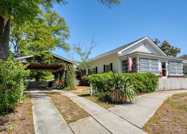 Property at 424 W West St, Southport, NC 28461, 2 beds, 1 bath