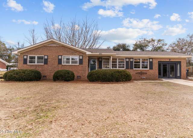Property at 201 Monterey Dr, Wilmington, NC 28409, 4 beds, 3 baths