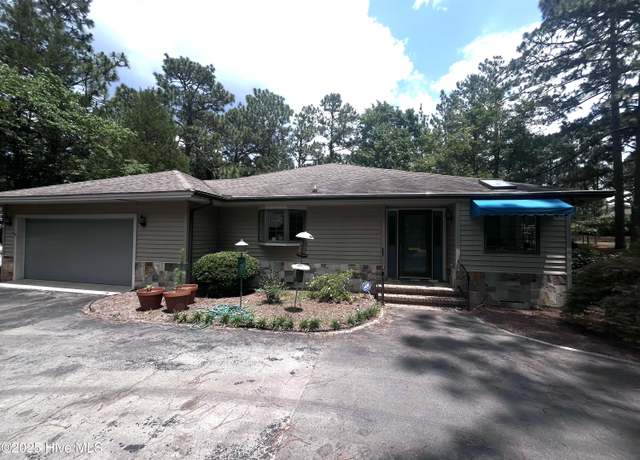 Property at 105 Longleaf Rd, Southern Pines, NC 28387, 2 beds, 2.5 baths