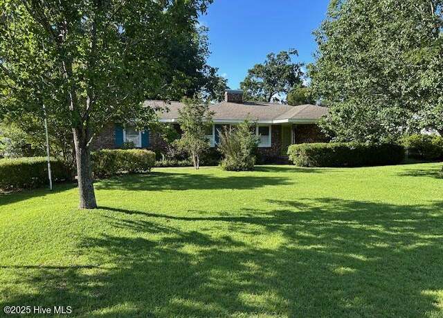 Property at 715 Circle Dr, Trent Woods, NC 28562, 4 beds, 3 baths