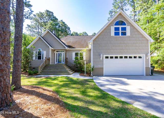 Property at 124 Sutton Dr, Cape Carteret, NC 28584, 4 beds, 3.5 baths