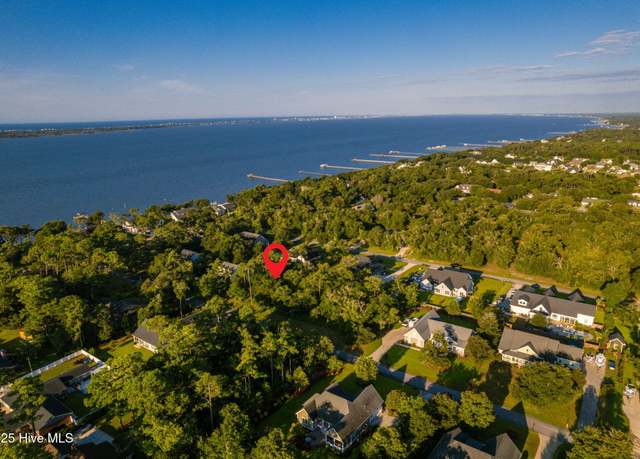 Property at 207 Coventry Rd, Morehead City, NC 28557