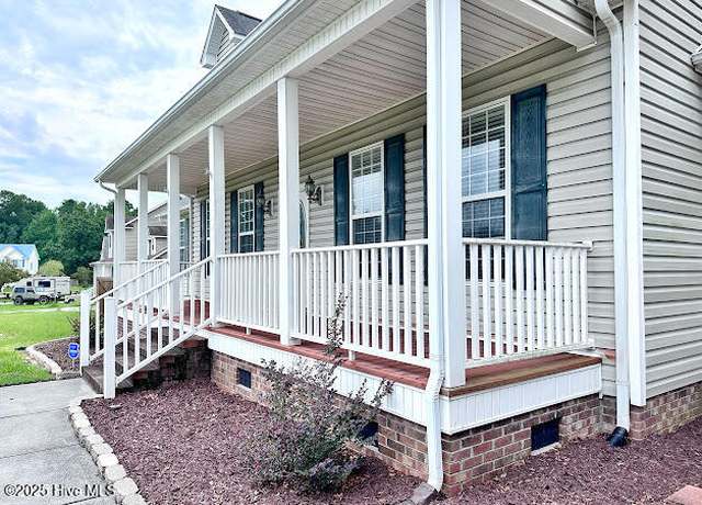 Property at 100 Daniel Ct, Richlands, NC 28574, 3 beds, 3.5 baths