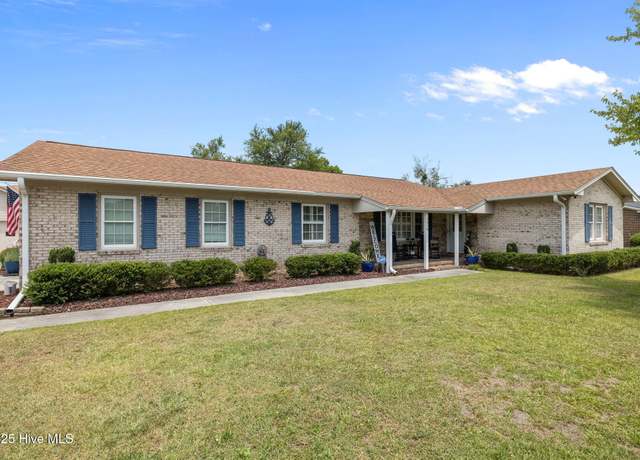 Property at 3616 Country Club Rd, Morehead City, NC 28557, 3 beds, 3 baths